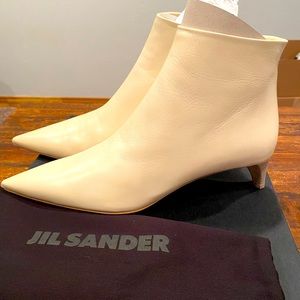 Jill Sanders off-white booties